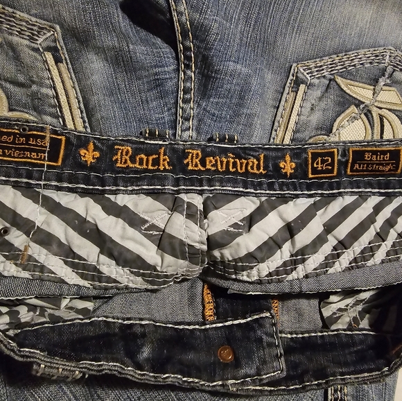 Rock Revival Jeans - Picture 3 of 3